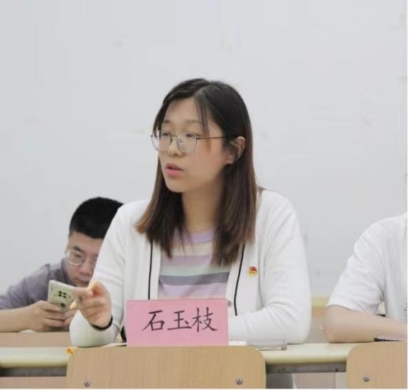 会议最后,材料工程学院团委书记石玉枝老师总结发言,她谈到,我们要