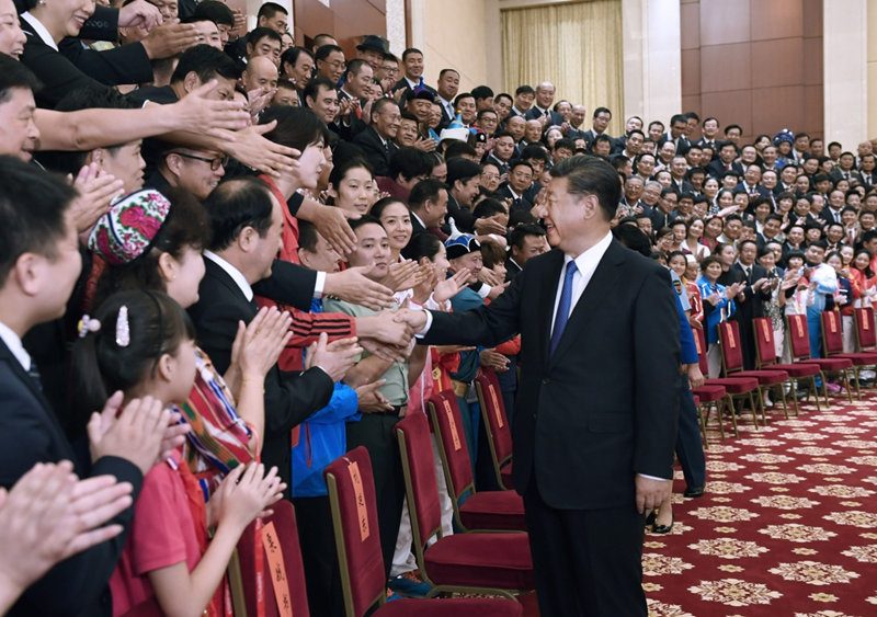 8月27日，在第十三届全国运动会即将开幕之际，中共中央总书记、国家主席、中央军委主席习近平在天津会见全国群众体育先进单位、先进个人代表和全国体育系统先进集体、先进工作者代表以及在本届全运会群众比赛项目中获奖的运动员代表，并发表重要讲话。